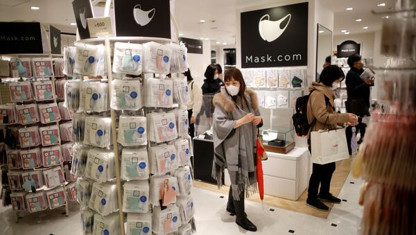 Покупатели в магазине масок в Токио - 俄罗斯卫星通讯社