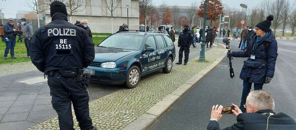 Автомобиль врезался в ворота канцелярии Меркель - 俄罗斯卫星通讯社