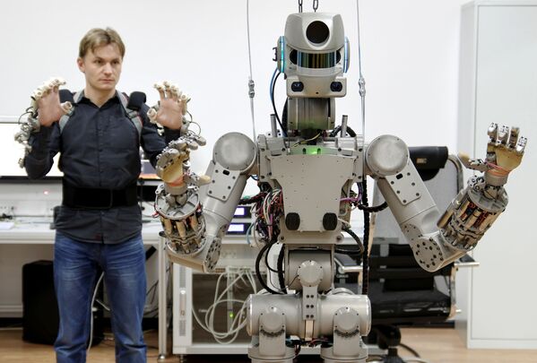 俄羅斯機器人“費奧多爾”在“富有前景的研究基金會”下屬實驗室中進行項目測試。 - 俄羅斯衛星通訊社