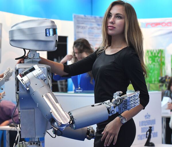  在莫斯科全俄展覽中心舉行的第二屆國際斯拉夫大學生論壇上的機器人 - 俄羅斯衛星通訊社