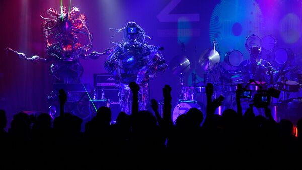 Рок-группа роботов Z-MACHINES выступает на своем дебютном концерте в Токио, 2013 год - 俄罗斯卫星通讯社