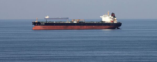 Нефтяные танкеры проходят через Ормузский пролив Нефтяные танкеры проходят через Ормузский пролив - 俄羅斯衛星通訊社