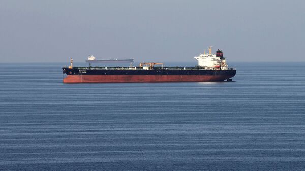 Нефтяные танкеры проходят через Ормузский пролив - 俄罗斯卫星通讯社