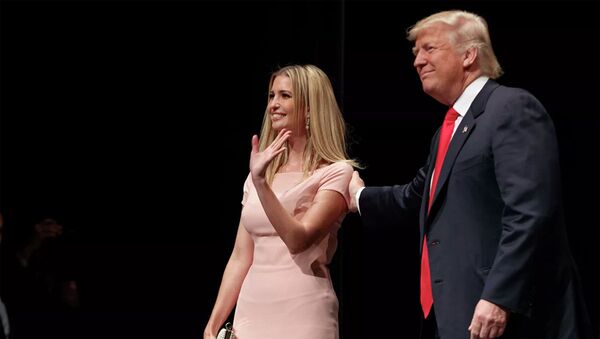 Дональд Трамп во время предвыборной компании в 2016 году со своей дочерью Иванкой Трамп - 俄罗斯卫星通讯社