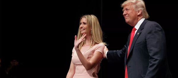 Дональд Трамп во время предвыборной компании в 2016 году со своей дочерью Иванкой Трамп - 俄罗斯卫星通讯社