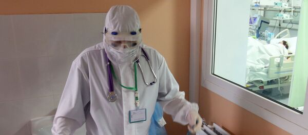 Медицинские работники в реанимационном отделении Волгоградской областной инфекционной больницы №2 в городе Волжский.  - 俄罗斯卫星通讯社