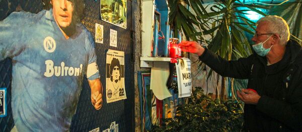 Уголок Марадоны в храме в Неаполе  - 俄罗斯卫星通讯社