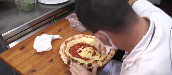意大利厨师长做“马拉多纳” 披萨 - 俄罗斯卫星通讯社