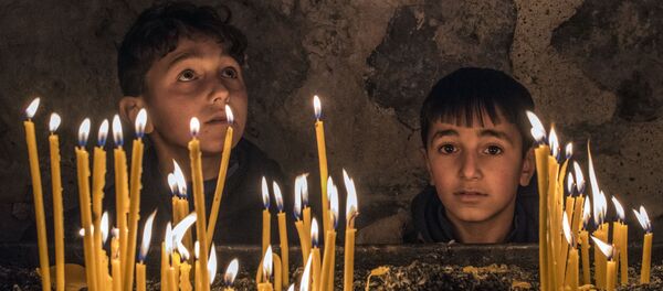 Подростки в монастыре Дадиванк в Кельбаджарском районе Нагорного Карабаха Подростки в монастыре Дадиванк в Кельбаджарском районе Нагорного Карабаха - 俄羅斯衛星通訊社