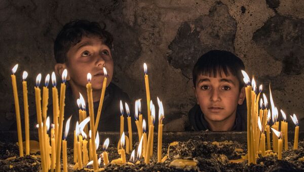Подростки в монастыре Дадиванк в Кельбаджарском районе Нагорного Карабаха - 俄羅斯衛星通訊社