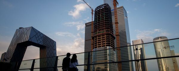 Люди на фоне бизнес-центра в Пекине Люди на фоне бизнес-центра в Пекине - 俄羅斯衛星通訊社