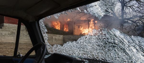Горящий дом в поселке Карегах в Нагорном Карабахе.  - 俄罗斯卫星通讯社