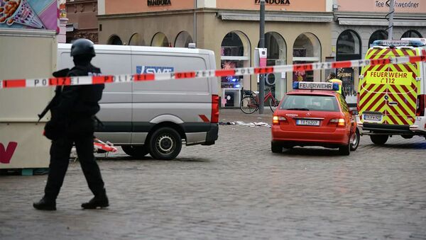 Сотрудники полиции на месте наезда на пешеходов в городе Трир, Германия - 俄羅斯衛星通訊社