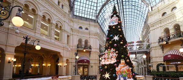 Новогодняя ель в ГУМе в Москве - 俄羅斯衛星通訊社