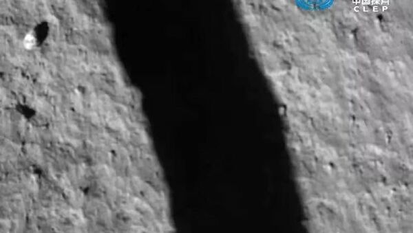 Китайский зонд Чанъэ-5 совершил успешную посадку на поверхности Луны.  - 俄罗斯卫星通讯社