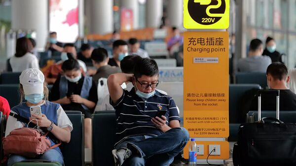 Пассажиры в аэропорту в Пекине - 俄罗斯卫星通讯社
