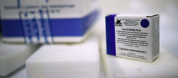 Упаковка с вакциной Гам-КОВИД-Вак (торговая марка Спутник V) в Национальном центре эпидемиологии и микробиологии имени Н. Гамалеи в Москве. Упаковка с вакциной Гам-КОВИД-Вак (торговая марка Спутник V) в Национальном центре эпидемиологии и микробиологии имени Н. Гамалеи в Москве. - 俄罗斯卫星通讯社