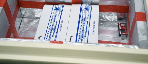 Контейнер с вакциной Гам-КОВИД-Вак (торговая марка Спутник V) для отправки в Сербию в Национальном центре эпидемиологии и микробиологии имени Н. Гамалеи в Москве. Контейнер с вакциной Гам-КОВИД-Вак (торговая марка Спутник V) для отправки в Сербию в Национальном центре эпидемиологии и микробиологии имени Н. Гамалеи в Москве. - 俄罗斯卫星通讯社
