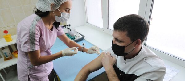 Вакцинация от коронавируса сотрудников Рассказовской городской поликлиники в Тамбовской области.  - 俄罗斯卫星通讯社
