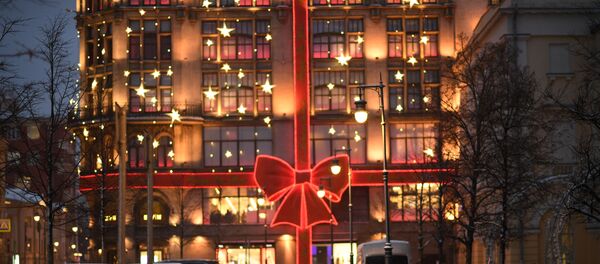 Автомобили возле ЦУМа в Москве, где открылся традиционный новогодний базар Автомобили возле ЦУМа в Москве, где открылся традиционный новогодний базар - 俄羅斯衛星通訊社