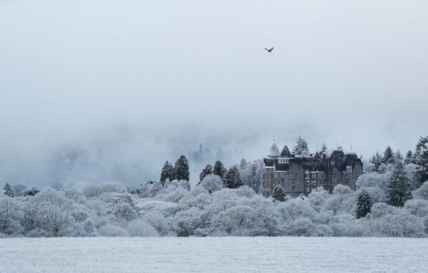 Вид на заснеженный отель Atholl Palace в шотландском городе Питлохри - 俄罗斯卫星通讯社
