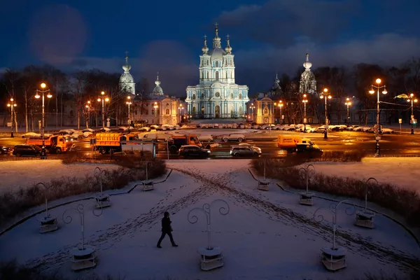Площадь у Смольного собора после снегопада в Санкт-Петербурге, Россия - 俄羅斯衛星通訊社