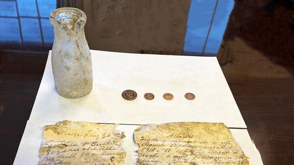 美国修复师在一古磨坊发现一个藏有硬币的奶瓶 - 俄罗斯卫星通讯社