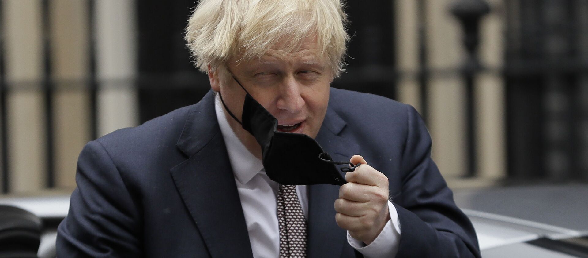 Премьер-министр Великобритании Борис Джонсон снимает маску - 俄羅斯衛星通訊社, 1920, 23.01.2021