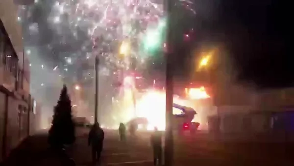 Павильон с пиротехникой горит в Ростове-на-Дону