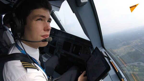 飛行員疫情期間當快遞員 - 俄羅斯衛星通訊社