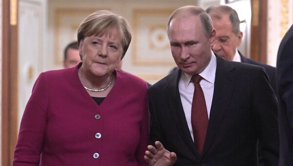 Президент РФ Владимир Путин и федеральный канцлер Германии Ангела Меркель перед совместной пресс-конференцией по итогам встречи.  - 俄羅斯衛星通訊社