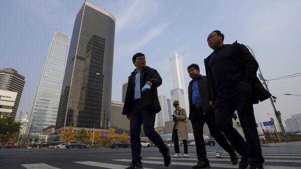 Люди на фоне центрального делового района Пекина - 俄羅斯衛星通訊社