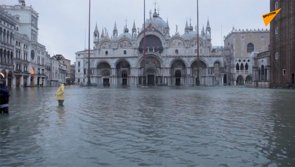 新防洪系统未启动 威尼斯圣马可广场成一片汪洋 - 俄罗斯卫星通讯社