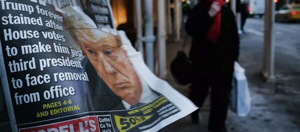 Газета с портретом президента США Дональдом Трампом в Нью-Йорке - 俄羅斯衛星通訊社