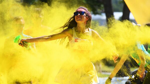  Участники красочного забега вокруг территории Олимпийского комплекса Лужники в Москве.  - 俄羅斯衛星通訊社