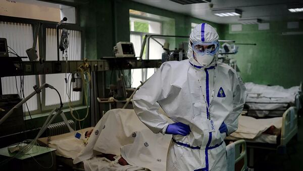 Врач и пациенты в отделении реанимации и интенсивной терапии  - 俄羅斯衛星通訊社