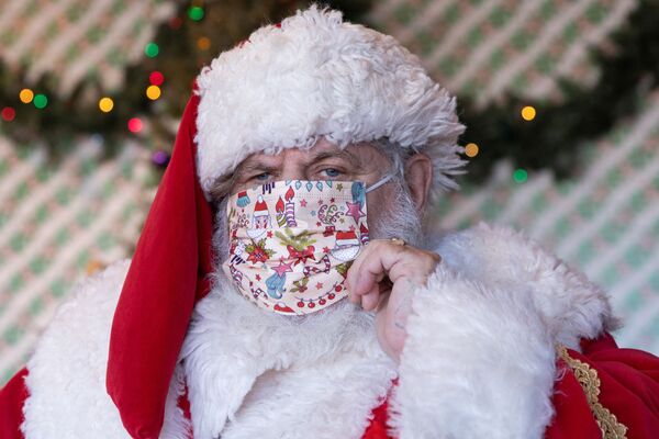 纽约海湾露台购物中心内打扮成圣诞老人的律师 - 俄罗斯卫星通讯社