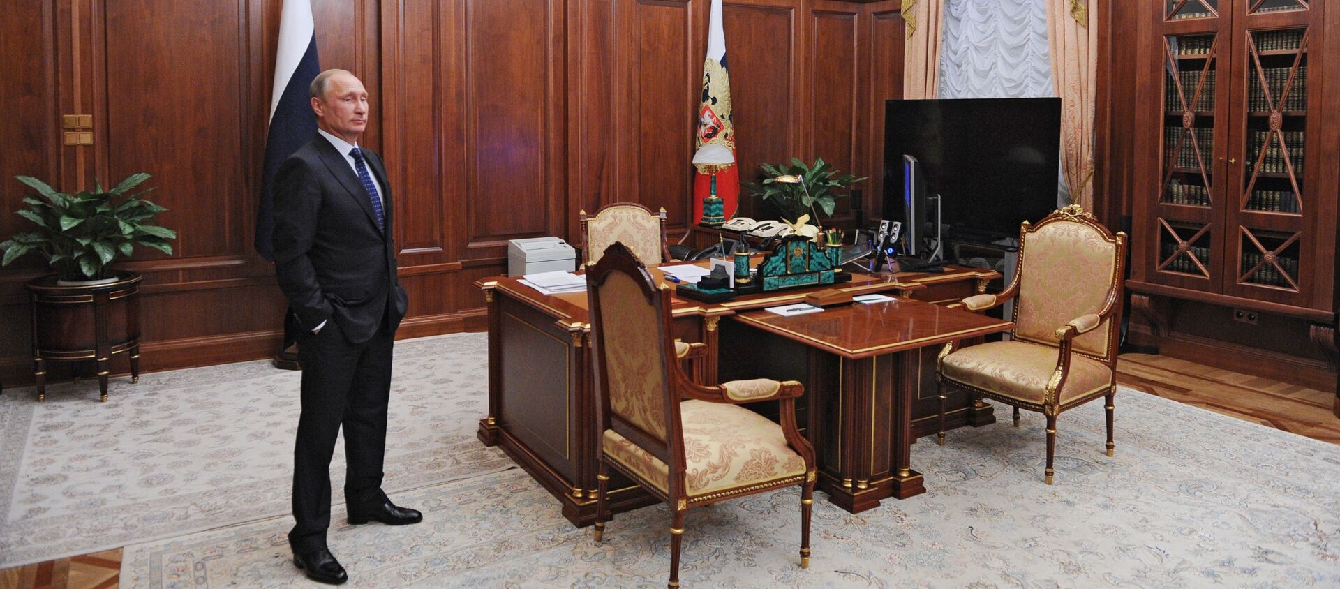 Президент России Владимир Путин в рабочем кабинете - 俄罗斯卫星通讯社, 1920, 26.04.2021