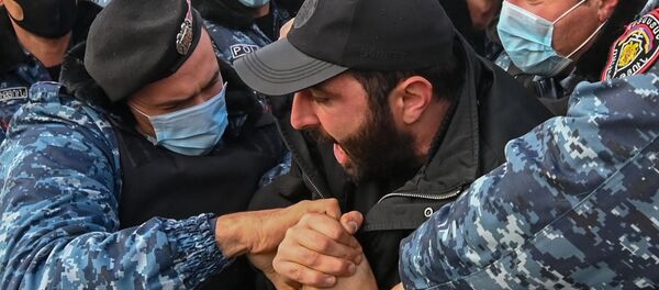 Участники акции протеста оппозиции в Ереване. - 俄羅斯衛星通訊社