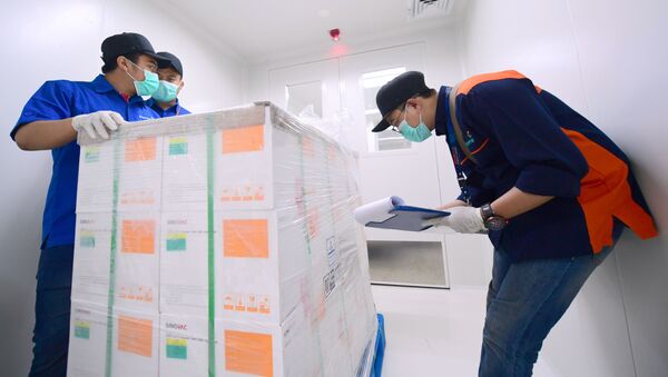 Прибытие контейнера с китайской вакциной Sinovac  в Индонезию  - 俄羅斯衛星通訊社