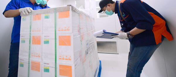 Прибытие контейнера с китайской вакциной Sinovac  в Индонезию  - 俄羅斯衛星通訊社
