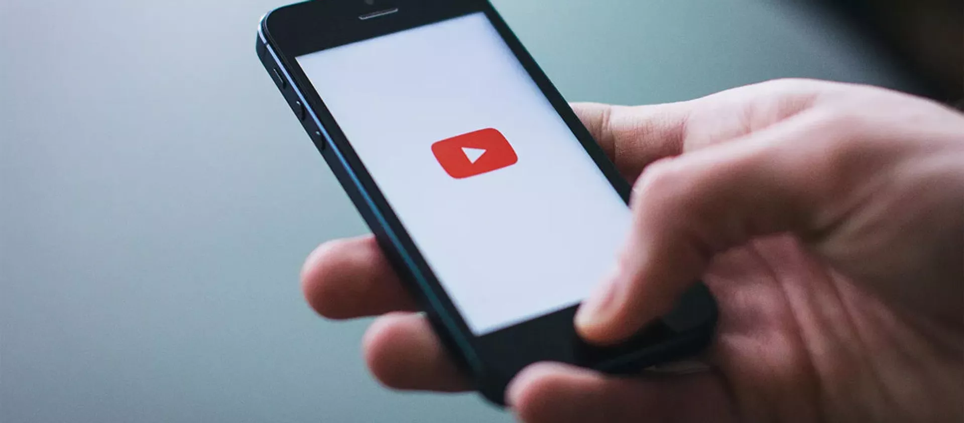 Запуск приложения youtube на смартфоне - 俄羅斯衛星通訊社, 1920, 23.05.2021