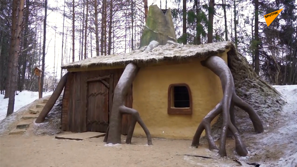 童話森林：霍比特人的家和史萊克的小屋 - 俄羅斯衛星通訊社