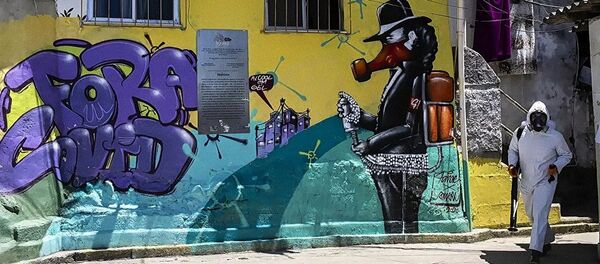 Волонтер проводит очистку от коронавируса Волонтер проводит очистку от коронавируса - 俄羅斯衛星通訊社