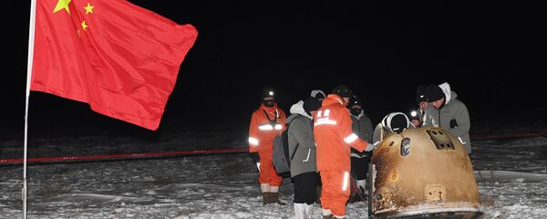 Китайский аппарат Чанъэ-5 успешно доставил образцы лунного грунта на Землю - 俄罗斯卫星通讯社