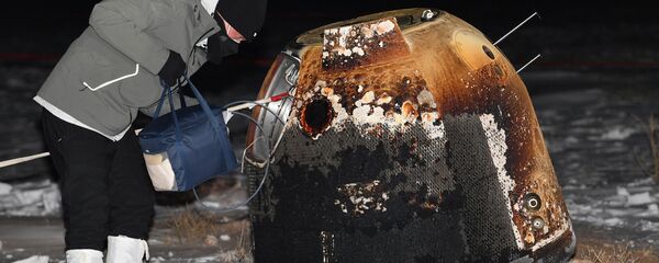 Китайский аппарат Чанъэ-5 успешно доставил образцы лунного грунта на Землю - 俄罗斯卫星通讯社