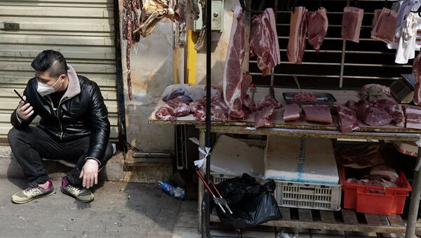 Продавец на рынке в Ухани, КНР - 俄罗斯卫星通讯社