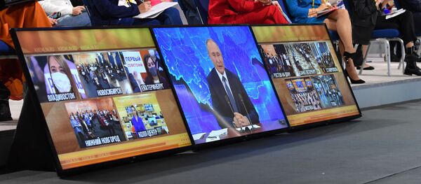 17 декабря 2020. Президент России Владимир Путин в режиме видеоконференции участвует в ежегодной пресс-конференции в Центре международной торговли на Красной Пресне.  - 俄罗斯卫星通讯社