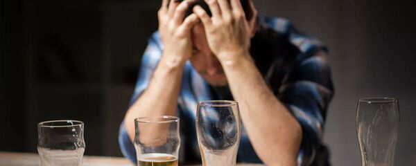 Пьяный мужчина - 俄罗斯卫星通讯社