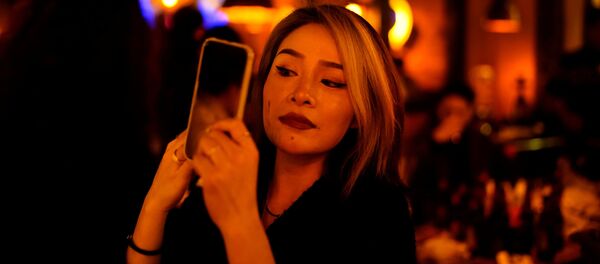 Девушка в ресторане Уханя - 俄罗斯卫星通讯社